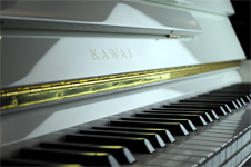 Kawai Klavier, Modell CX-5H, weiß hochglanzpoliert
